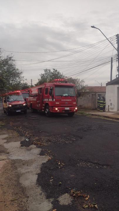 Foto 2 de 4 — Princípio de incêndio assusta moradores do Selmi Dei; veja as fotos